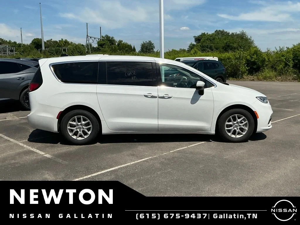 Used 2023 White Chrysler Touring L image 8