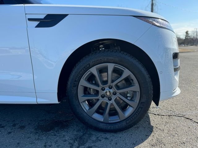 Certified Used 2023 White Land Rover SE Dynamic image 9