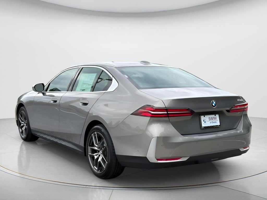 New 2027 Oxide Grey Metallic BMW 530i image 7