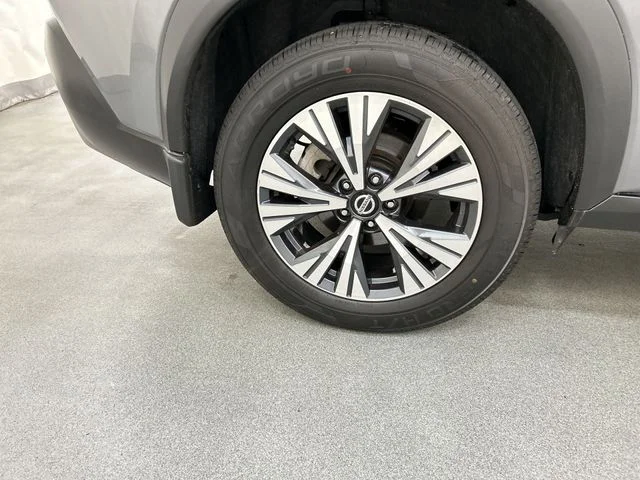 Used 2021 Gray Nissan SV image 5