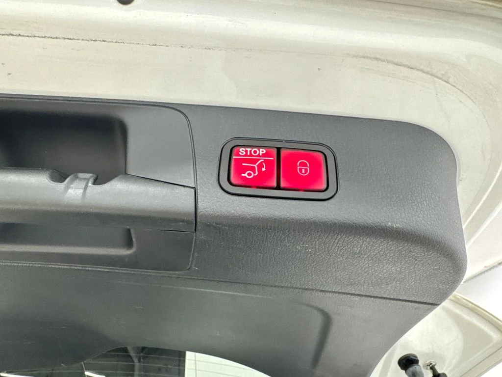 Used 2024 White Mercedes-Benz GLB 250 image 76