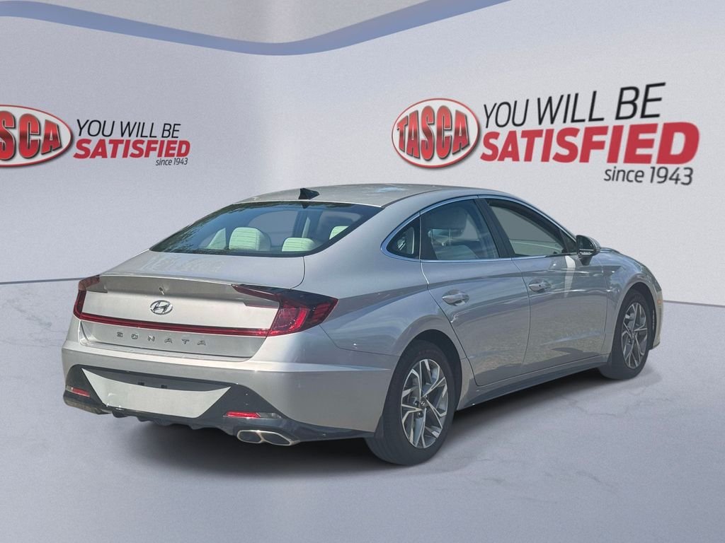 Used 2023 Silver Hyundai SEL image 7