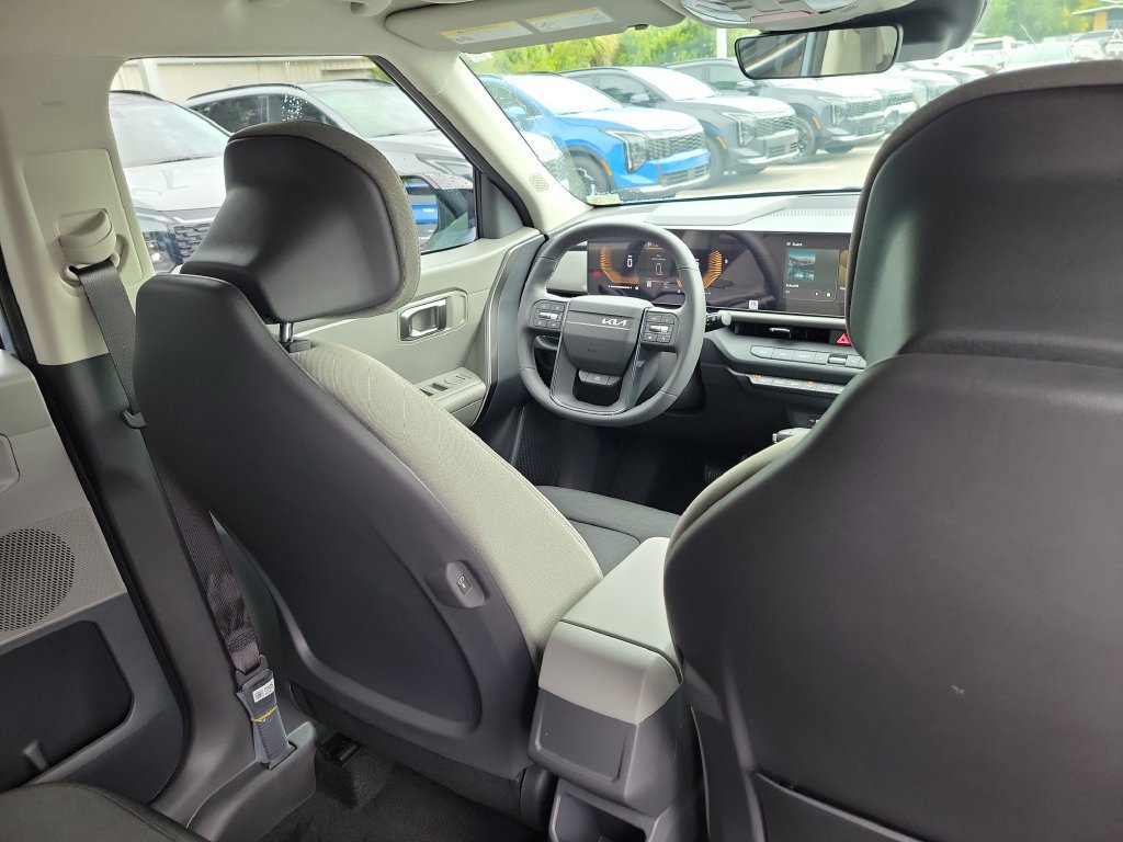 New 2027 Pale Gray Kia S image 11