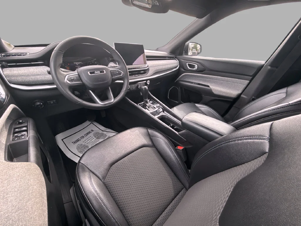 Used 2024 White Jeep Latitude image 14