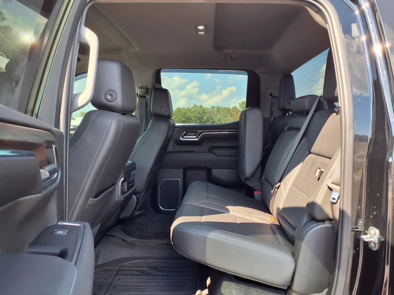 Used 2023 Onyx Black GMC SLT image 23
