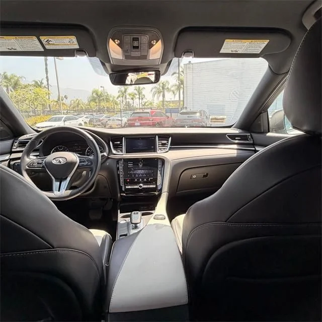 Used 2025 White INFINITI LUXE image 35