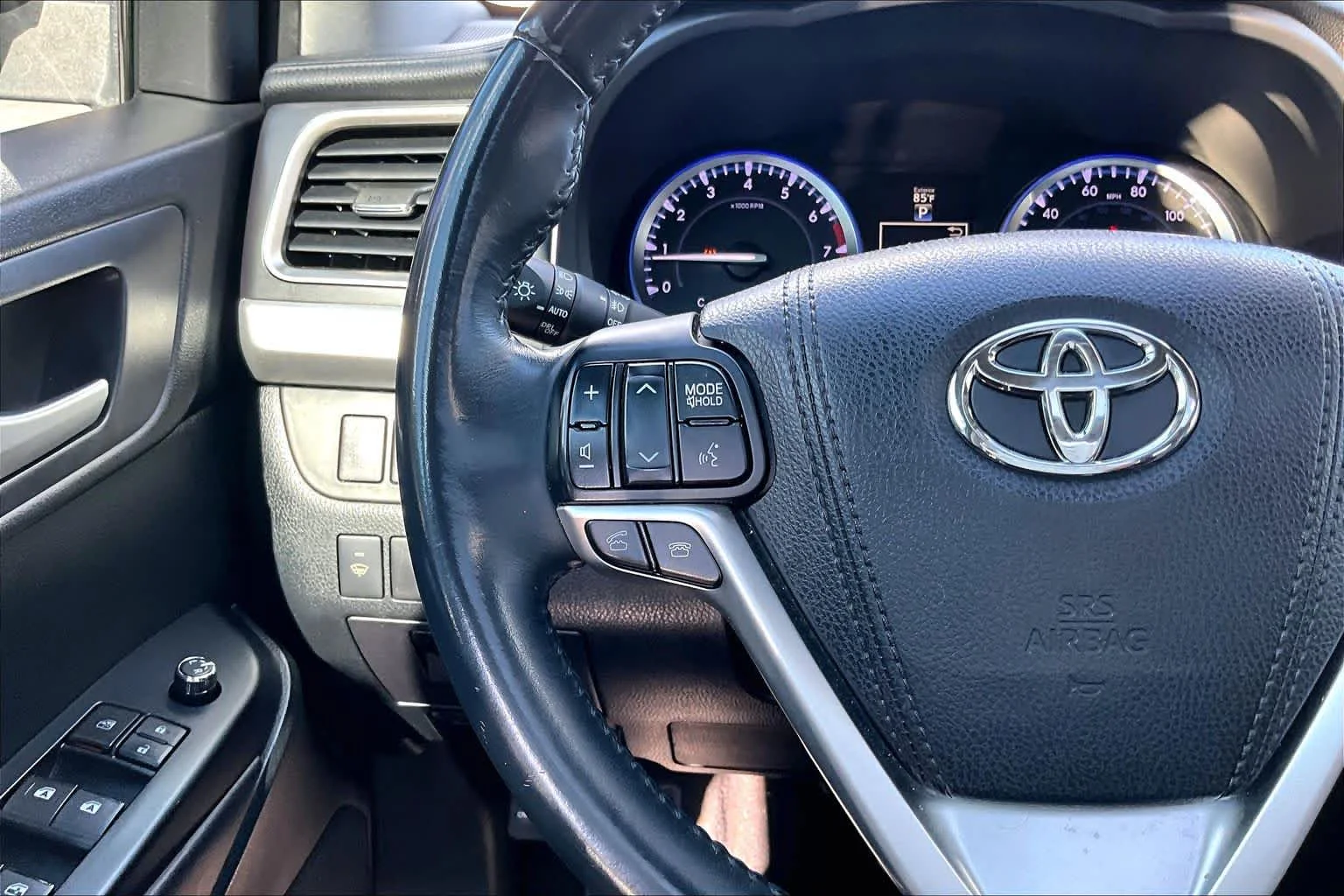 Used 2016 Shoreline Blue Pearl Toyota XLE image 24