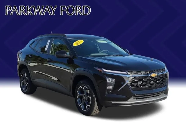 Used 2025 Black Chevrolet LT image 7