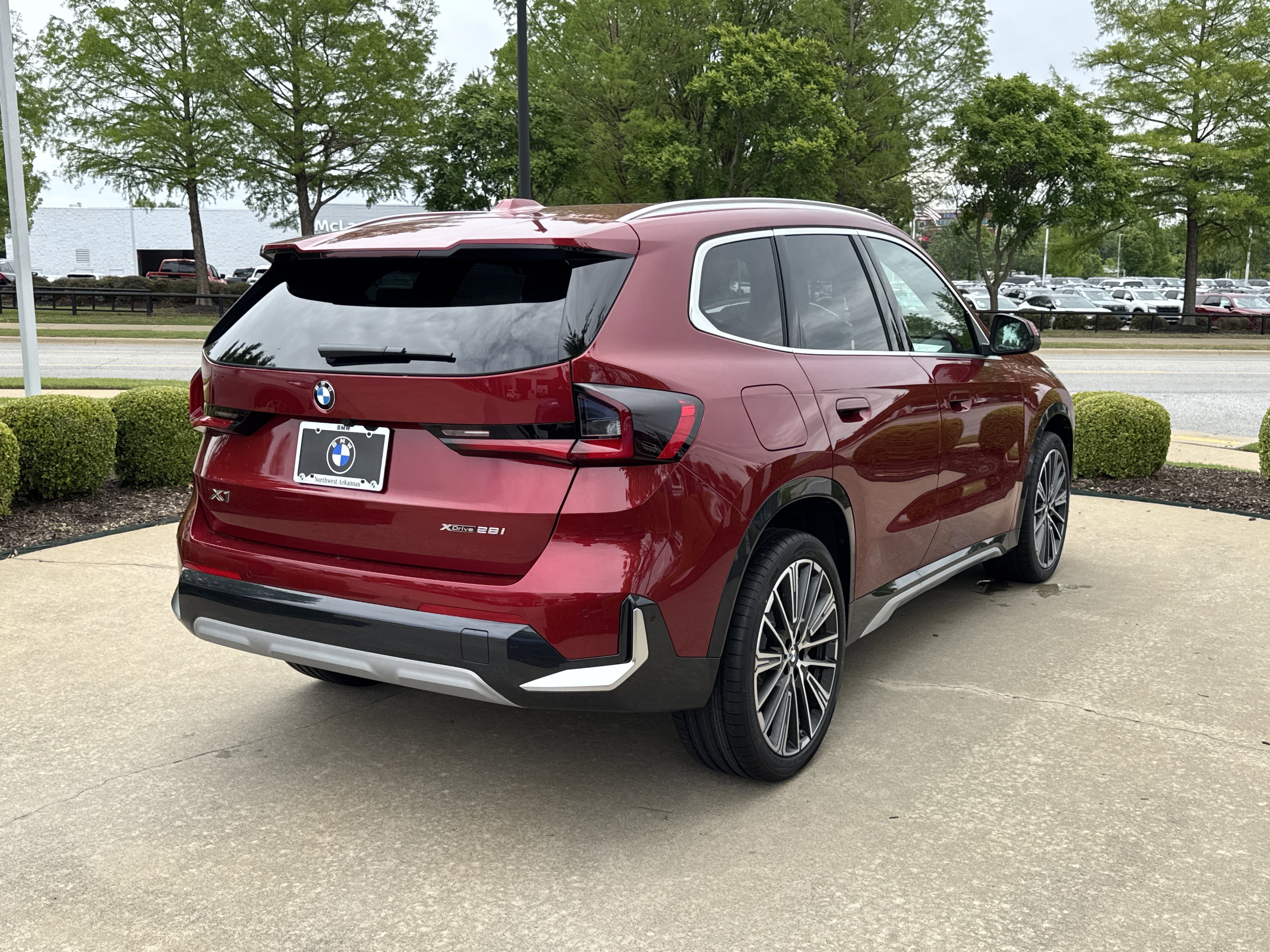 New 2026 VEGAS RED BMW xDrive28i image 5