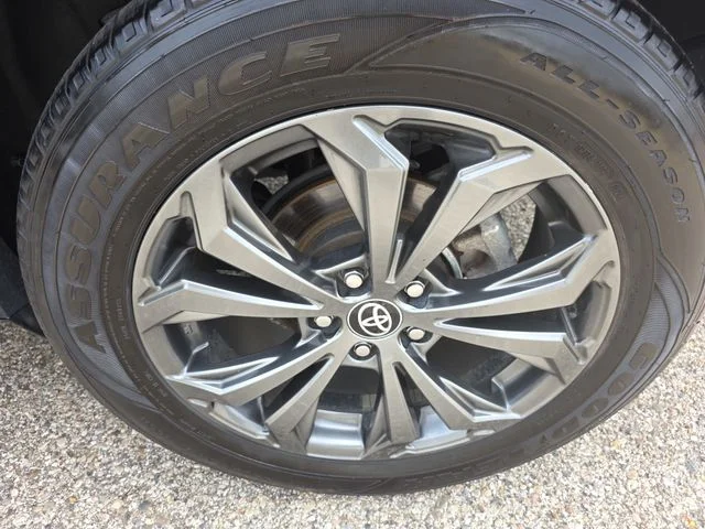 Used 2023 Midnight Black Metallic Toyota XLE Premium image 33