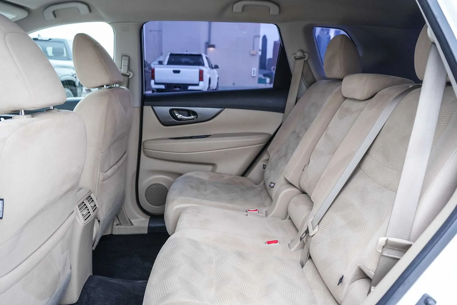 Used 2016 Glacier White Nissan S image 18