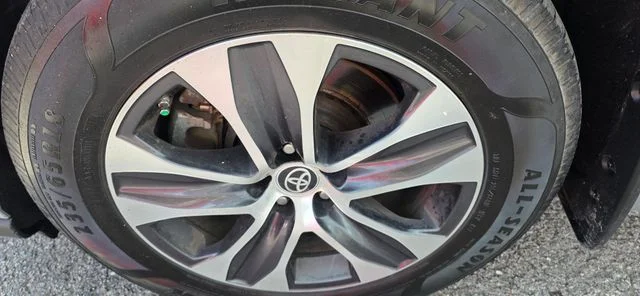 Used 2022 Silver Toyota XLE image 12