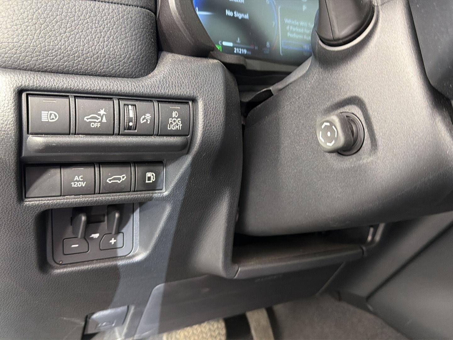 Used 2024 Wind Chill Pearl Toyota Base image 26