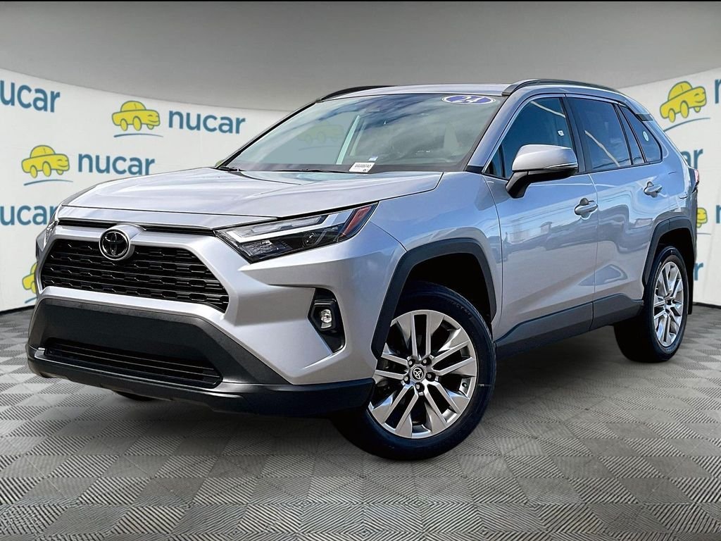 Used 2024 Silver Toyota XLE Premium image 3