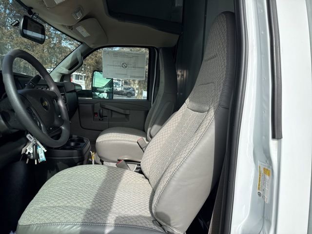 New 2025 Summit White Chevrolet 2WT image 14