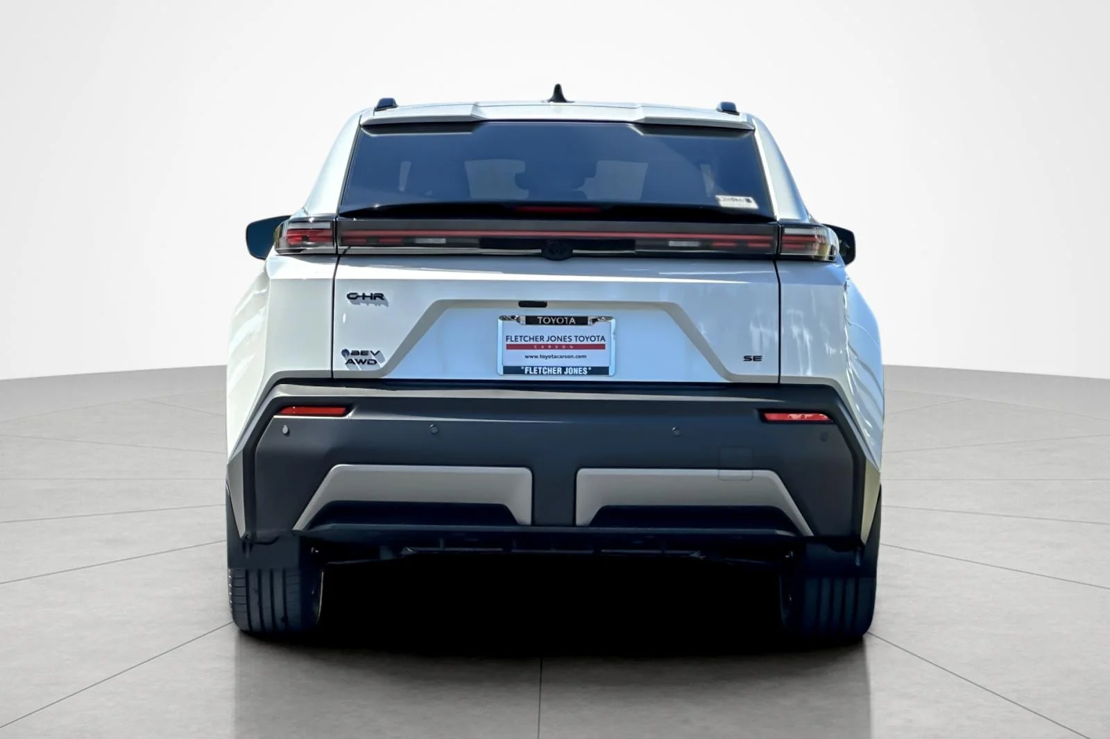 New 2026 Wind Chill Pearl <sup>1</sup> Toyota  SE image 4