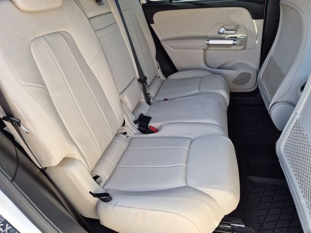 Used 2021  Mercedes-Benz GLB 250 image 26