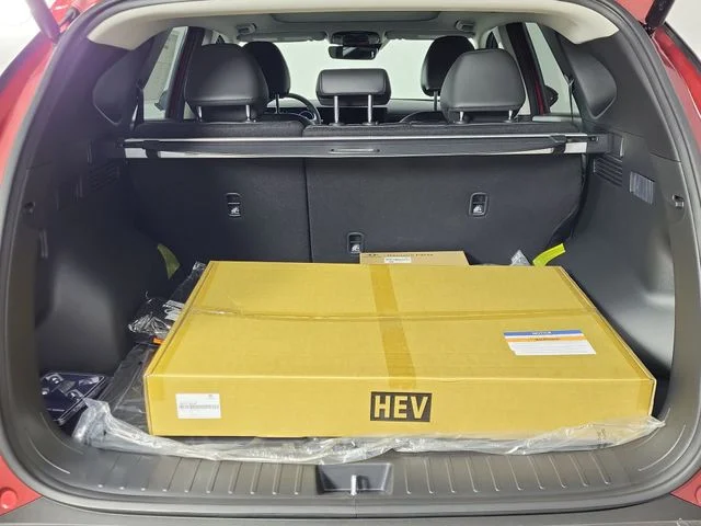 Used 2025 Red Hyundai SEL Convenience image 21