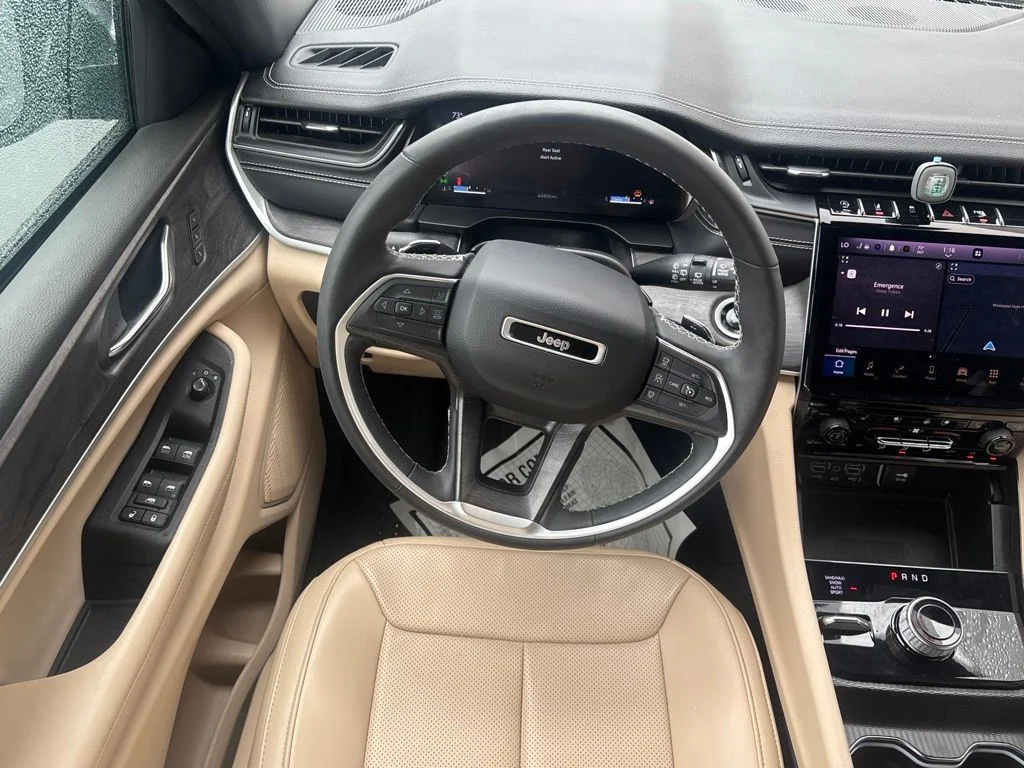 Used 2024 Gray Jeep Limited image 3