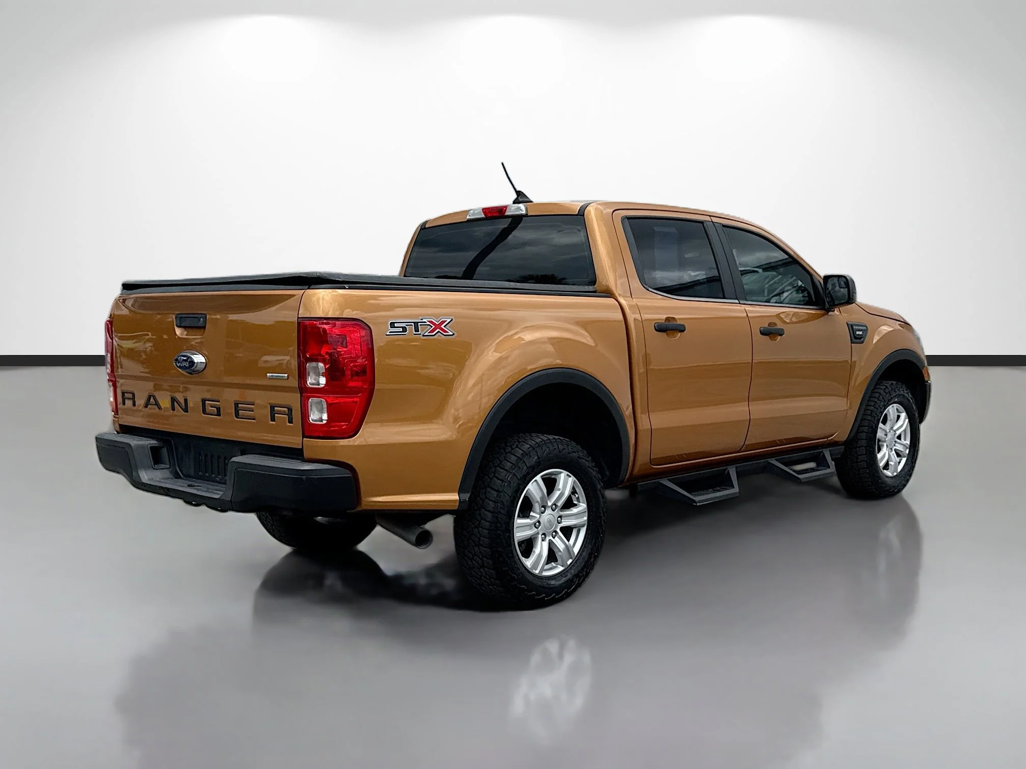 Used 2019 Saber Metallic Ford XL image 3