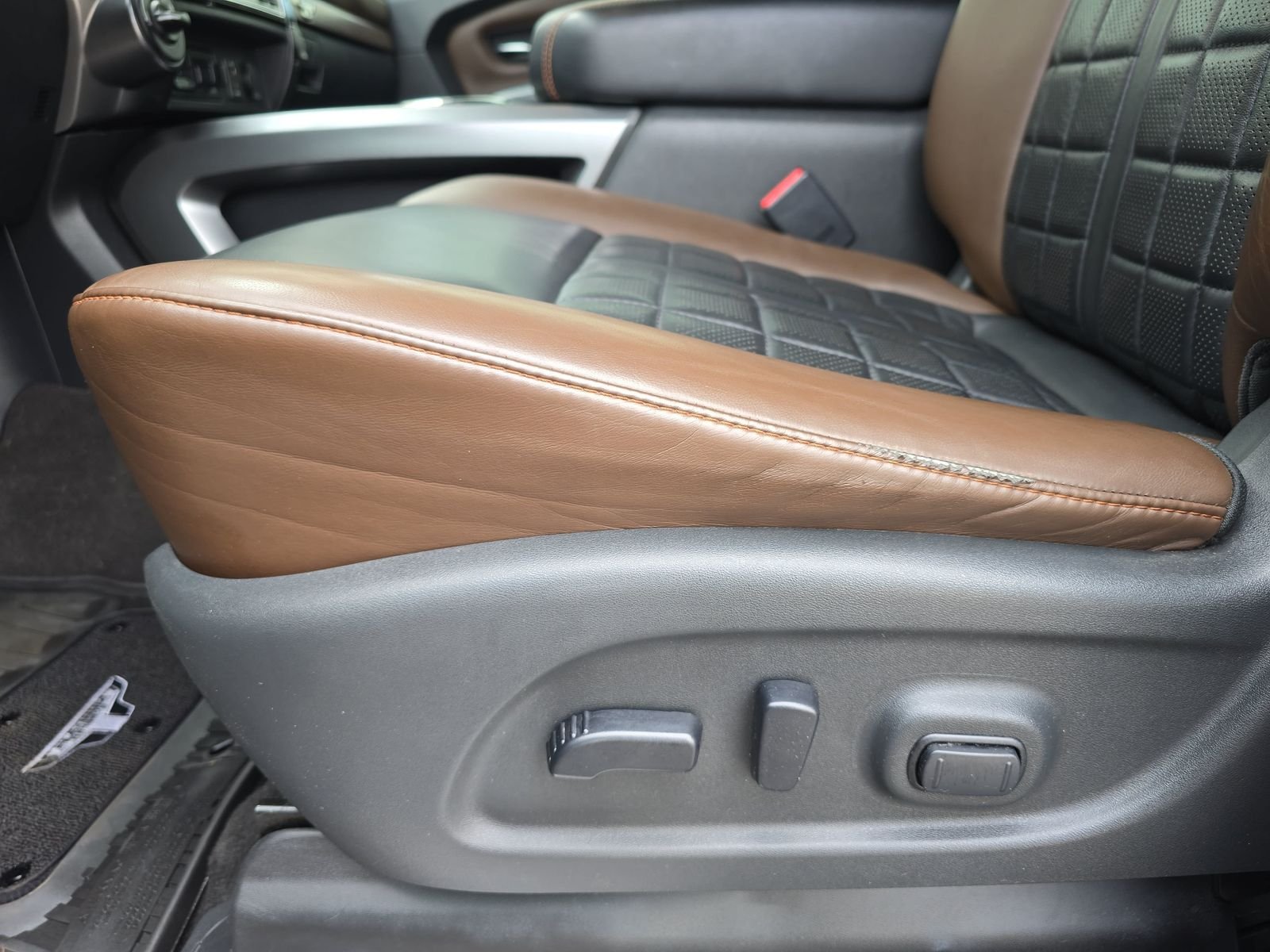 Used 2018 Black Nissan Platinum Reserve image 31