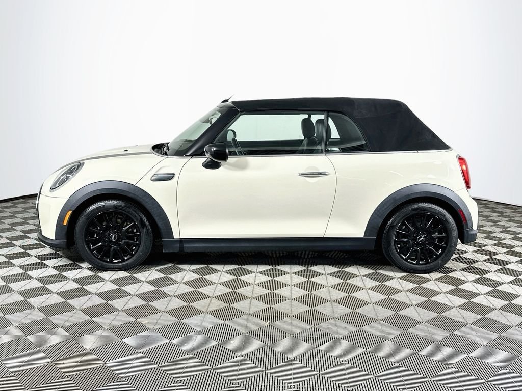 Used 2022 Pepper White MINI Signature image 8