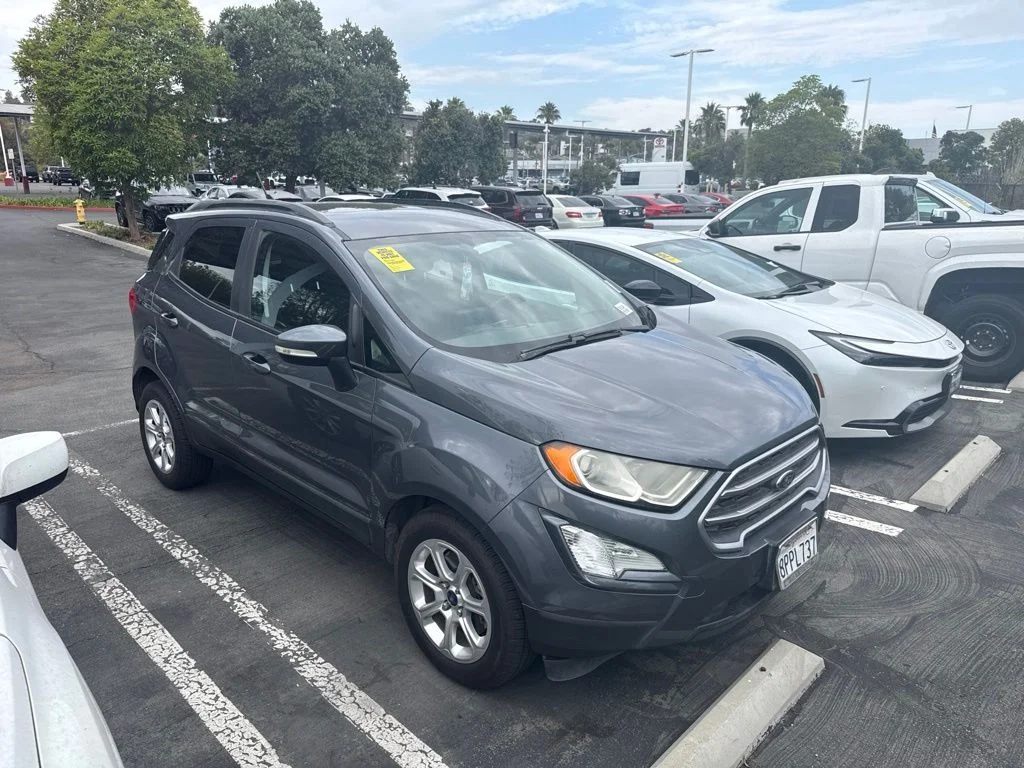 Used 2020 Gray Ford SE image 2
