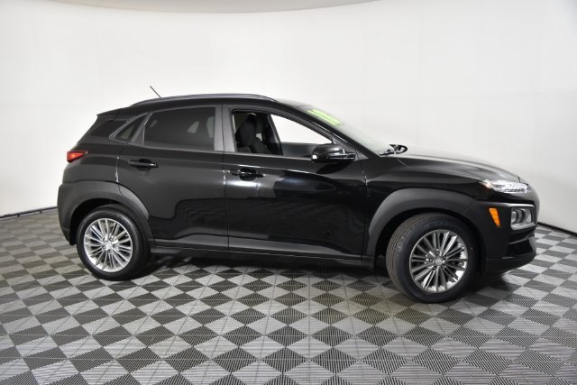 Used 2018 Black Hyundai SEL image 4