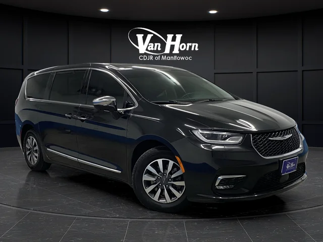 2022 Chrysler Pacifica Hybrid Limited Hybrid's photo