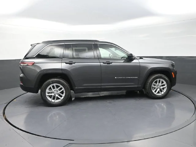 New 2026 Baltic Gray Metallic Clear-Coat Exterior Paint Jeep Laredo X image 9