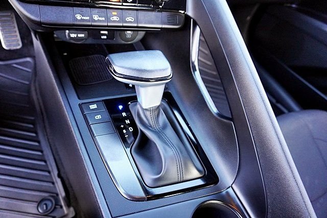 Used 2025 Gray Hyundai SEL Sport image 27