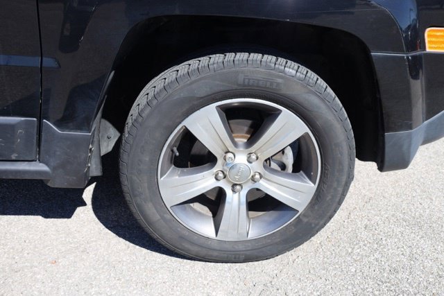 Used 2016 Black Jeep Latitude image 15