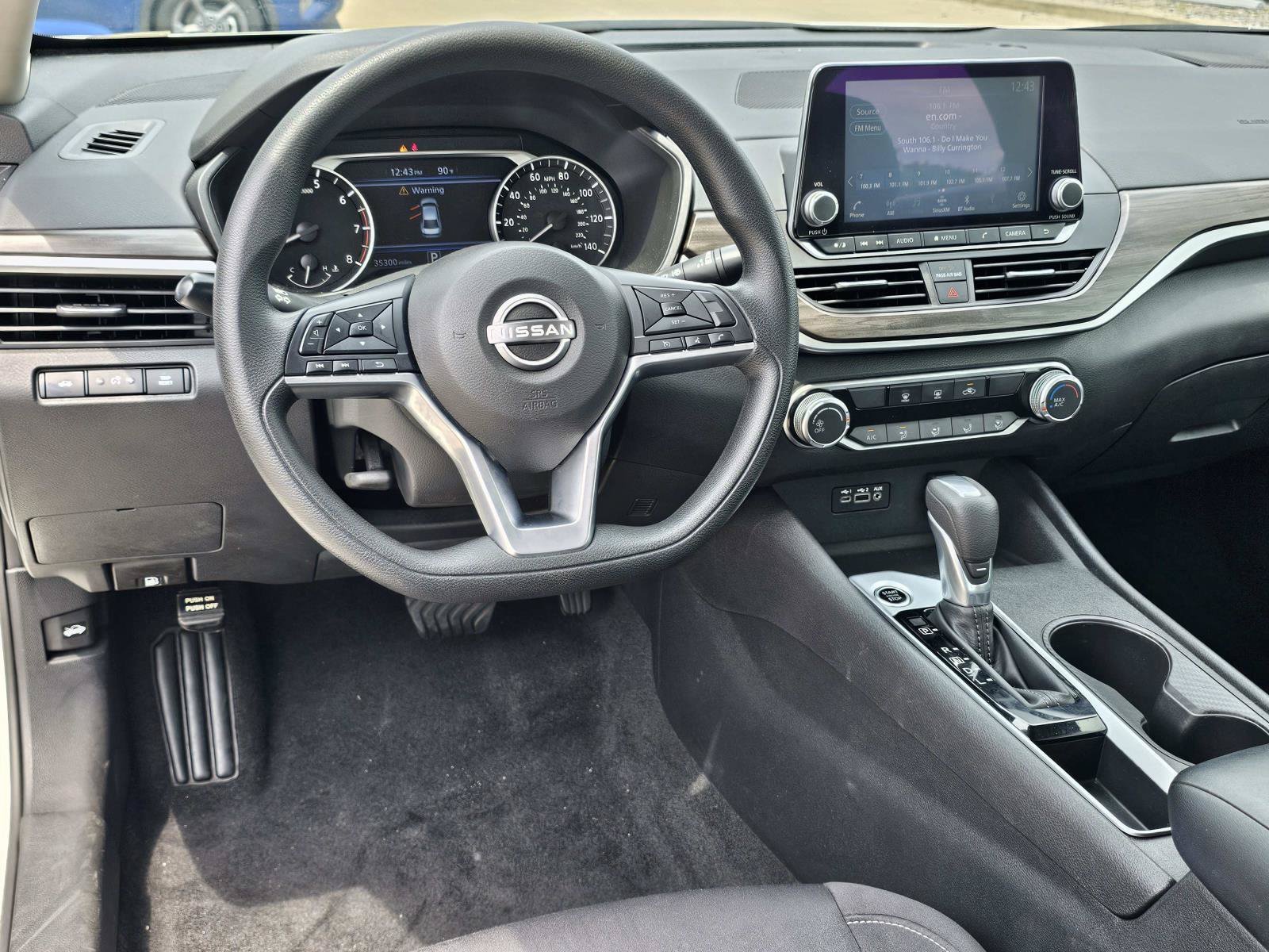Used 2025 Glacier White Nissan SV image 31