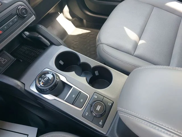 Used 2025 White Ford Badlands image 24