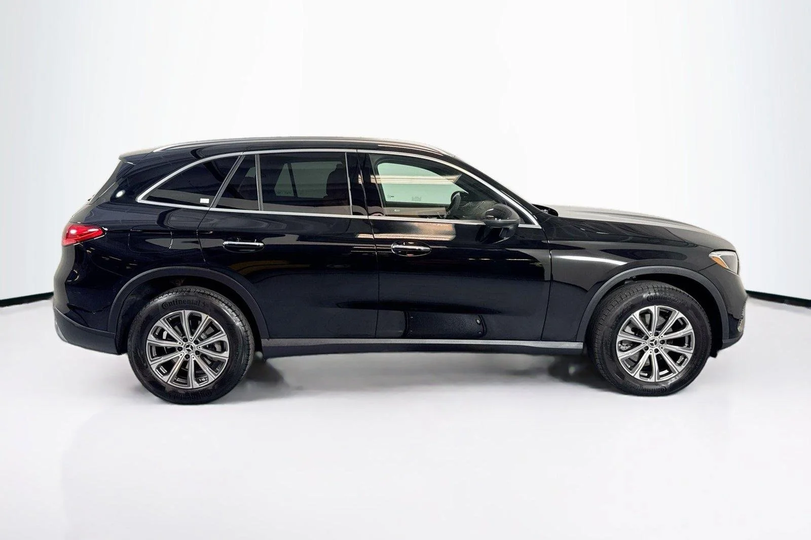 Used 2025 Black Mercedes-Benz GLC 300 image 4