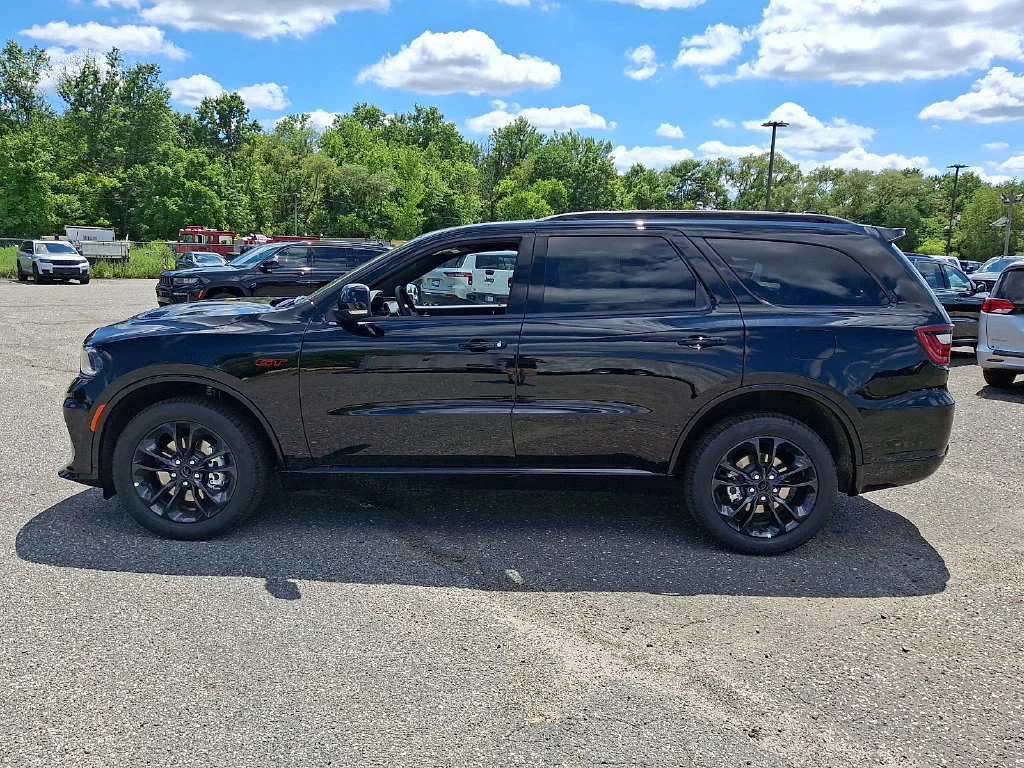 New 2026 Diamond Black Clear-Coat Exterior Paint Dodge GT Plus image 5