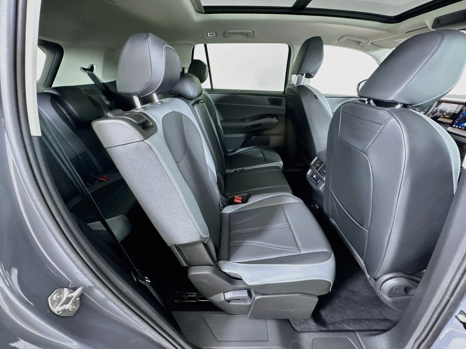 New 2027 Pure Gray Volkswagen SE w/Technology image 28