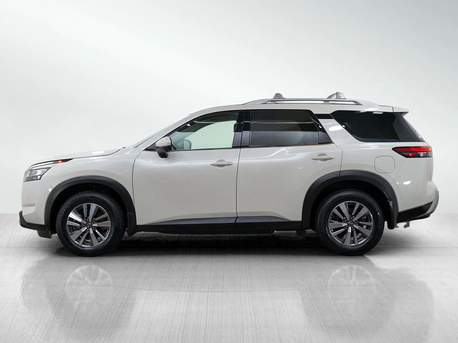 Used 2022 Nissan Pathfinder SL with VIN 5N1DR3CC7NC223216 for sale in Wayzata, Minnesota