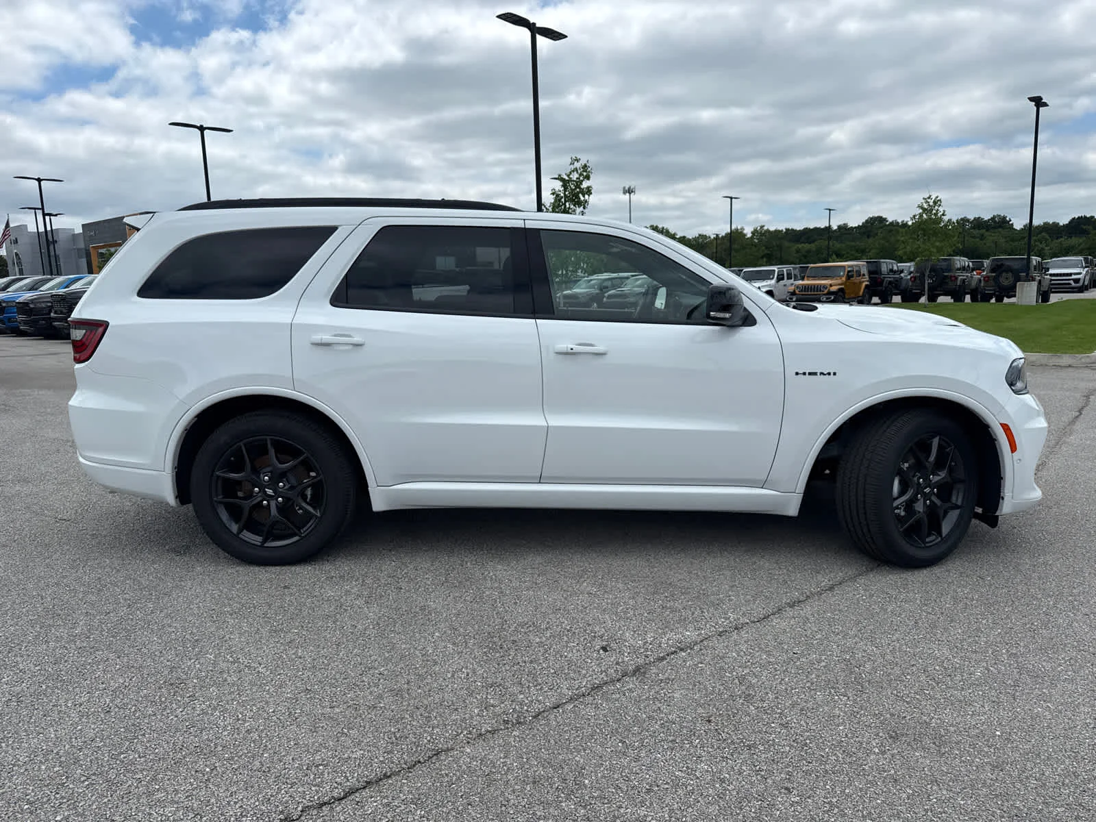 New 2026 White Knuckle Clear-Coat Exterior Paint Dodge GT Plus HEMI V8 image 10
