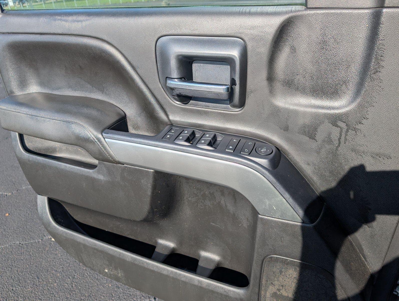 Used 2014 SILVER ICE METALLIC Chevrolet LT image 15
