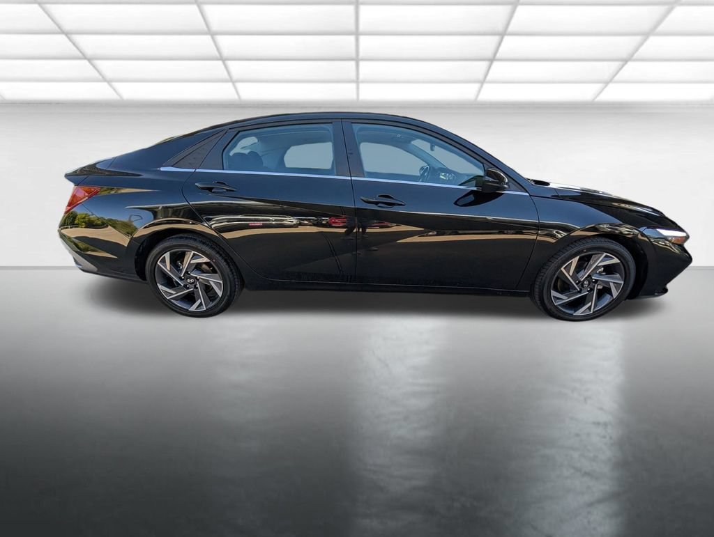 Used 2025 Black Hyundai SEL Convenience image 30