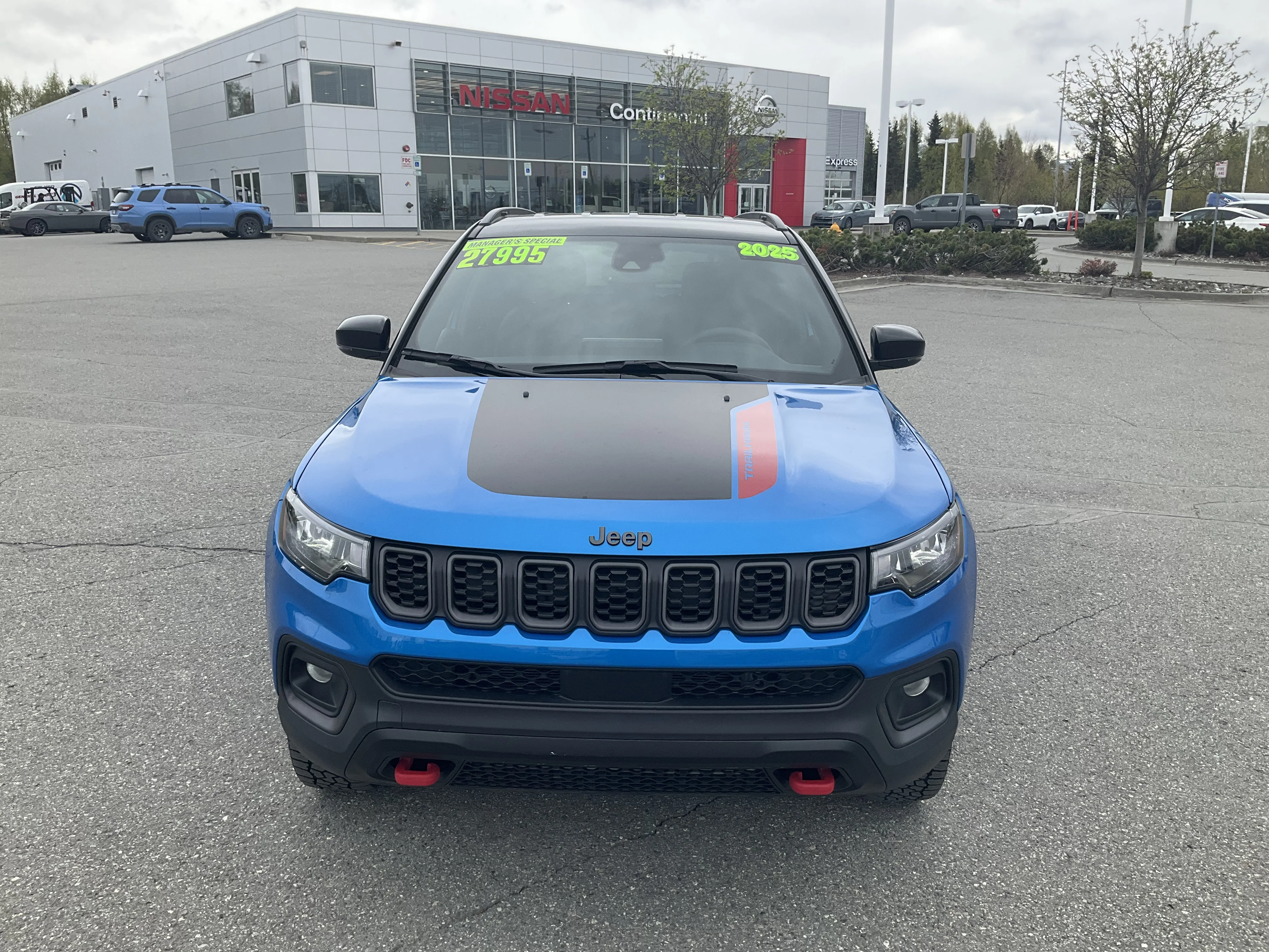 Used 2025 Hydro Blue Pearlcoat Jeep Trailhawk image 2