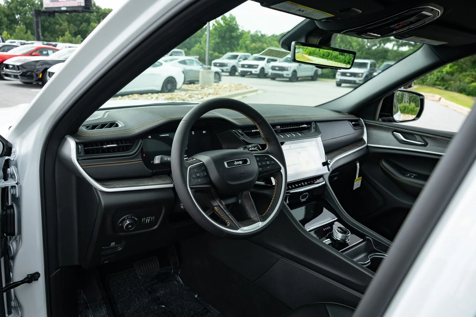 New 2026 White Jeep  image 13