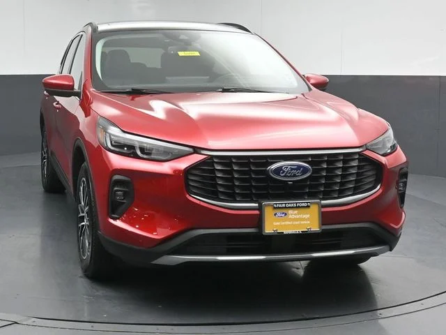 Certified Used 2025 Rapid Red Metallic Tinted Clearcoat Ford Base image 2