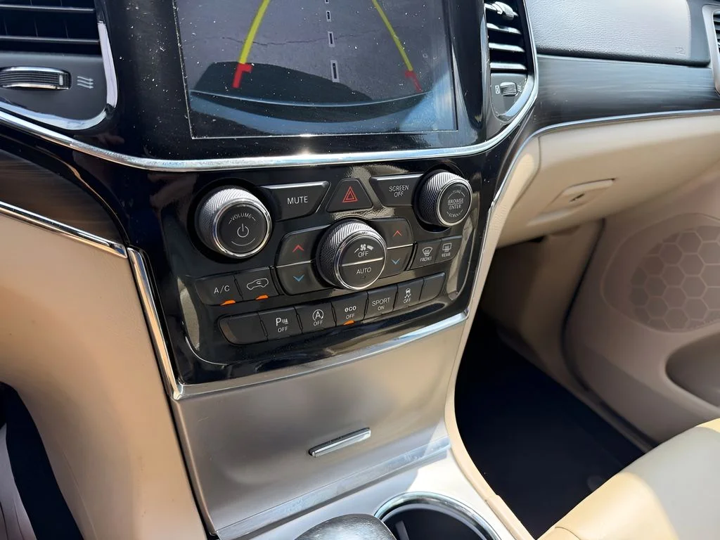 Used 2021 Bright White Clearcoat Jeep Limited image 23