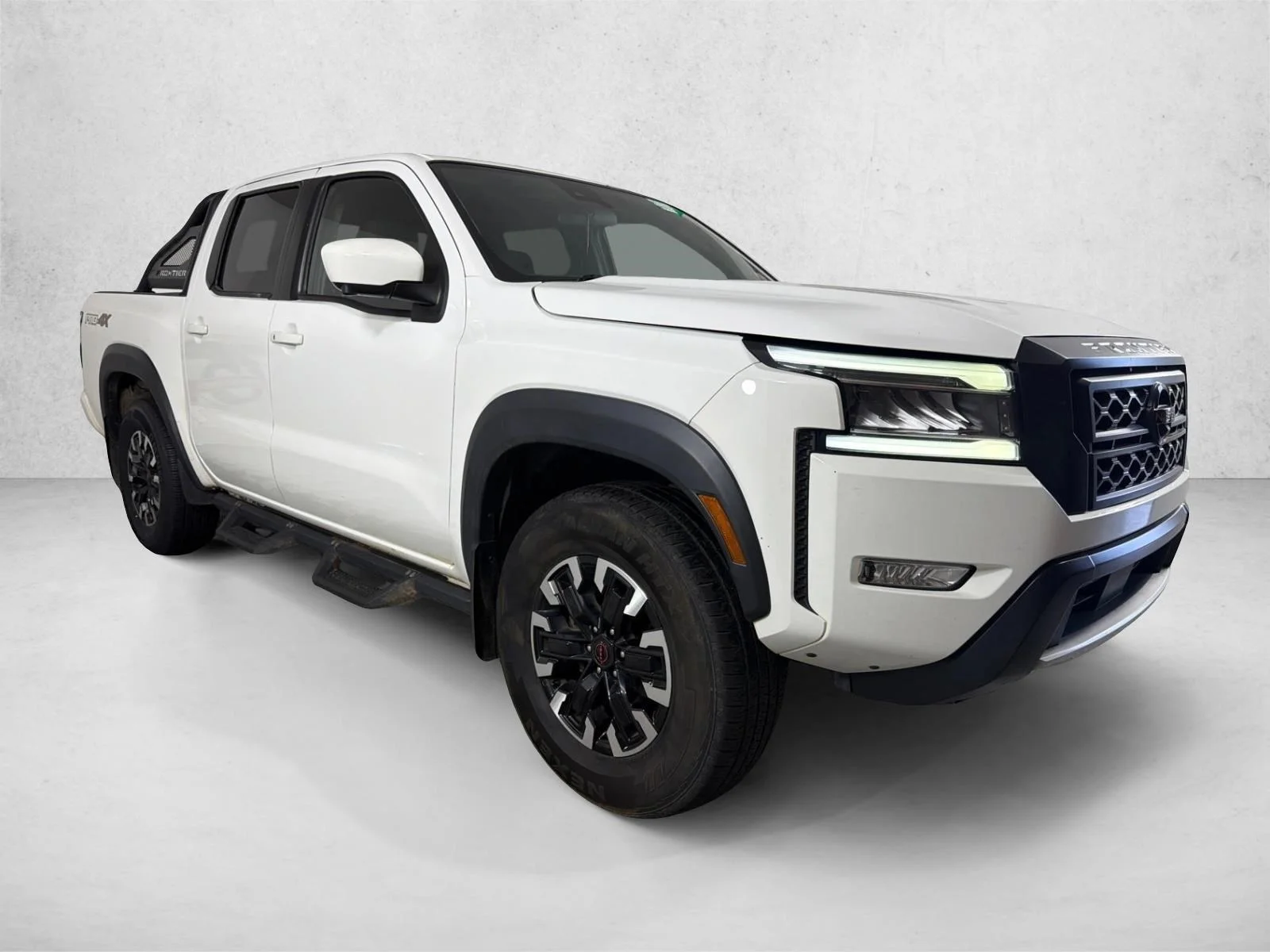 Used 2022 Whtie Nissan PRO-4X image 1