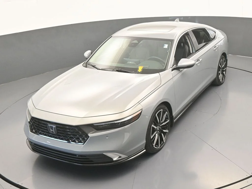 Used 2024 Solar Silver Metallic Honda Touring image 43