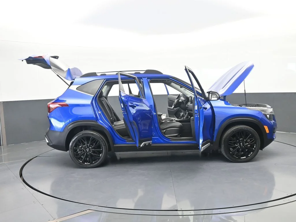 Used 2022 Neptune Blue Kia Nightfall image 70
