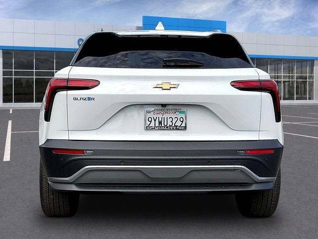 Used 2026 Summit White Chevrolet LT image 4