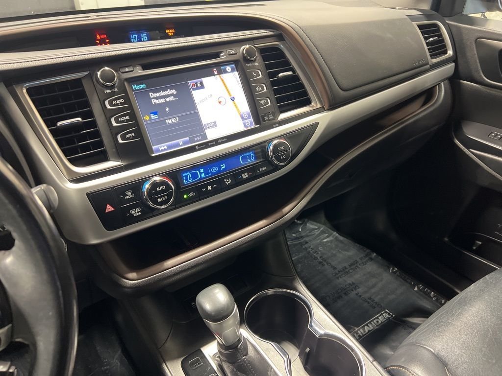 Used 2019 Gray Toyota XLE image 17